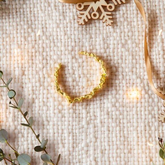 NEW Amber Sceats Emery Chunky Textured Gold Cuff Bracelet - Picture 6 of 10